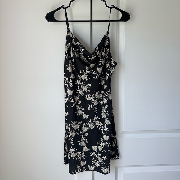 NWOT Urban Outfitters Mallory Dress - Small - Picture 2 of 5
